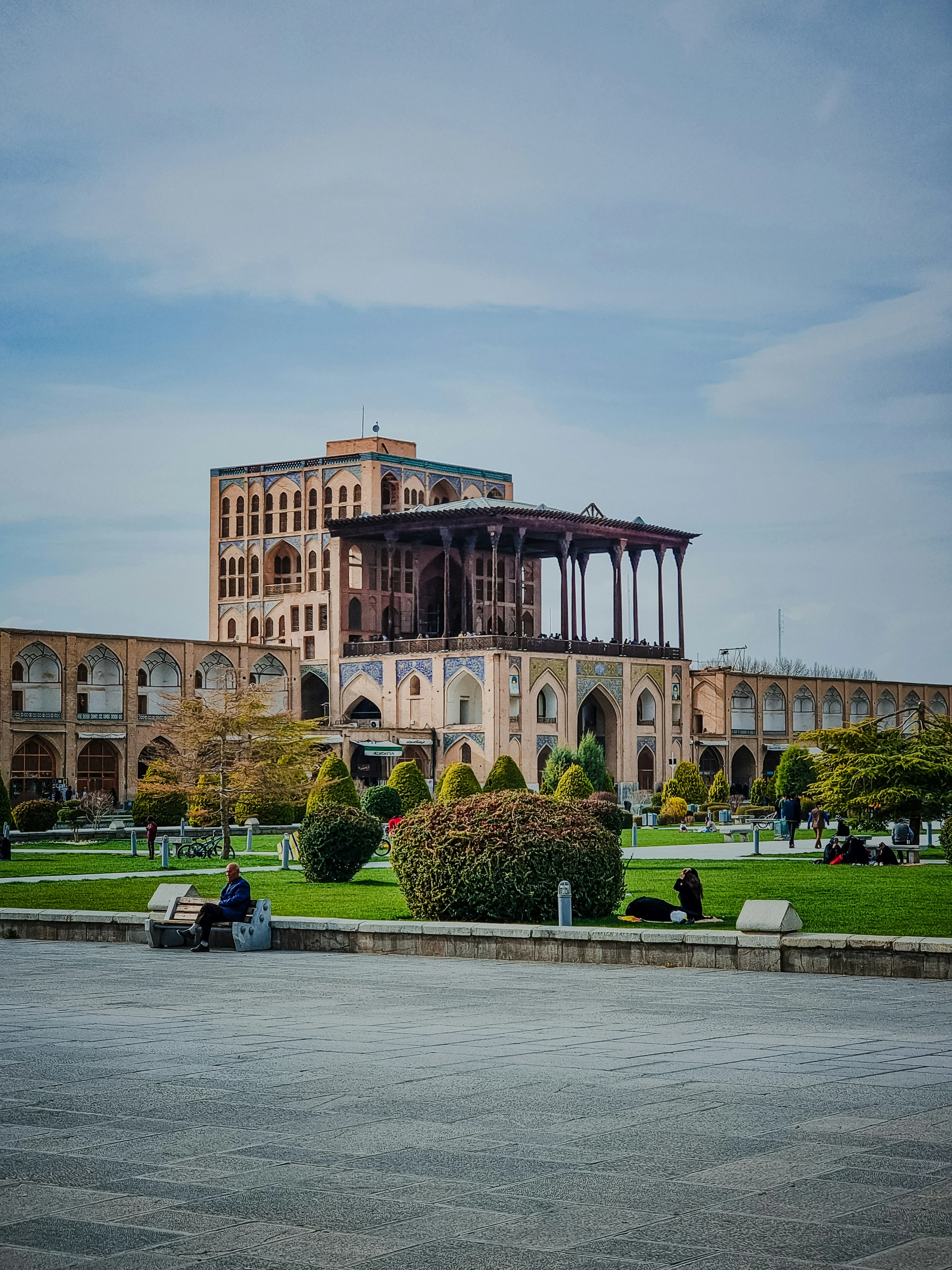 A respectful, neutral Persian architectural detail — restrained, considered.
